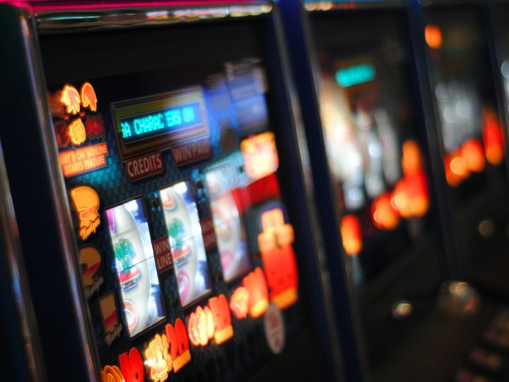 Know About the Best Slot Machines to Be Played In a Casino
